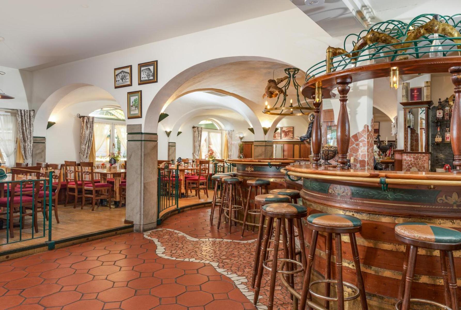 Hotel Restaurant Lebzelter Алтенмаркт им Понгау Екстериор снимка