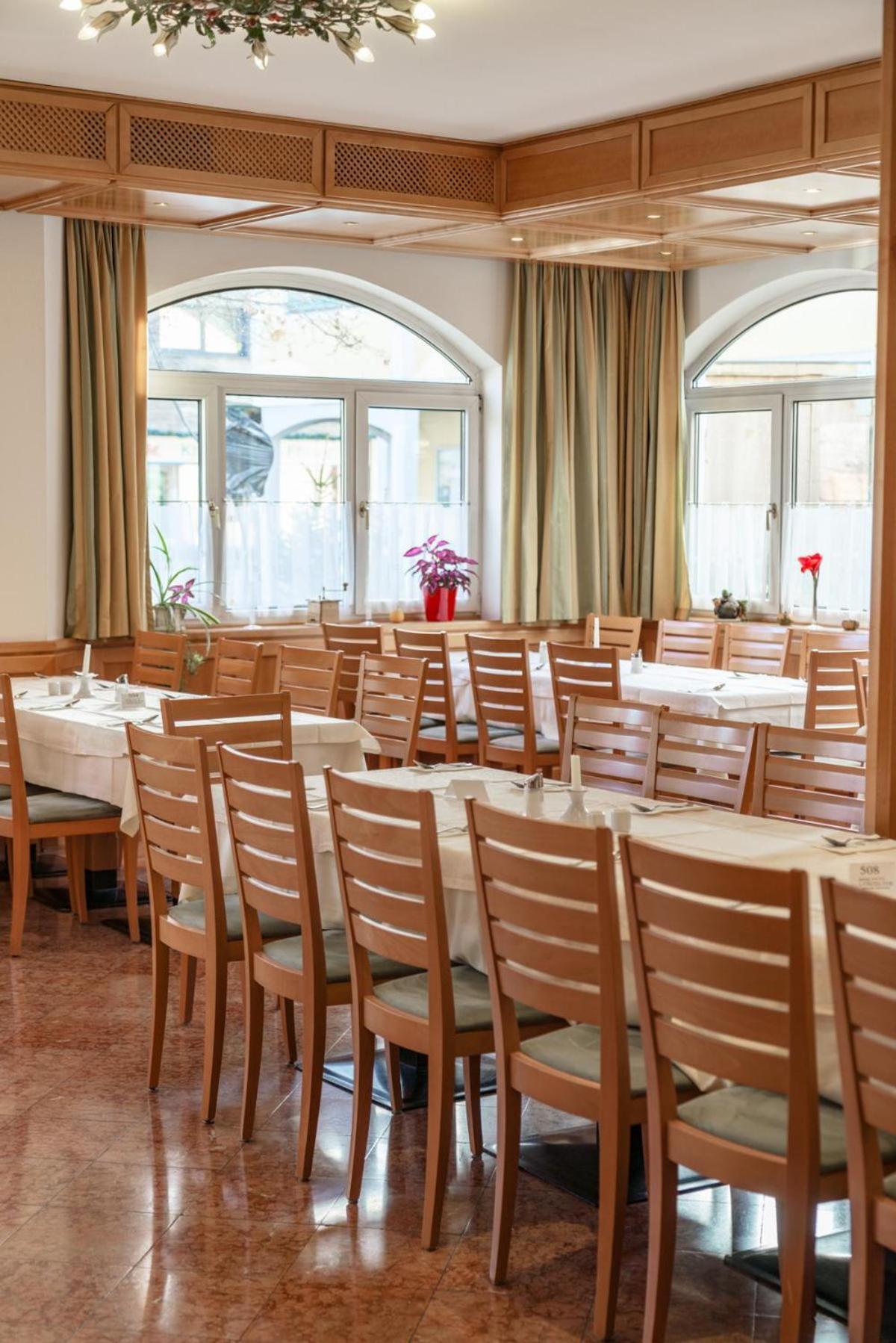 Hotel Restaurant Lebzelter Алтенмаркт им Понгау Екстериор снимка