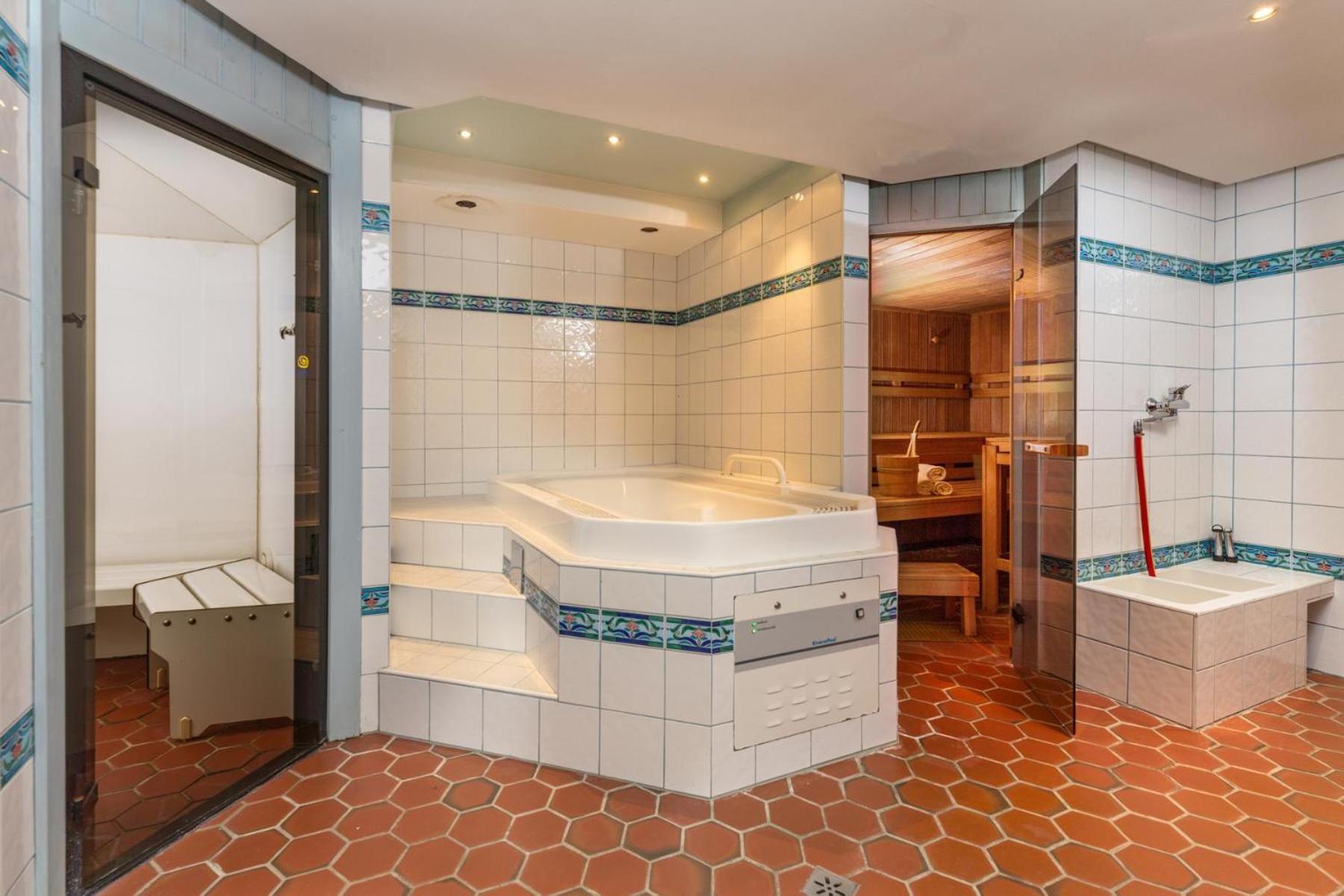 Hotel Restaurant Lebzelter Алтенмаркт им Понгау Екстериор снимка