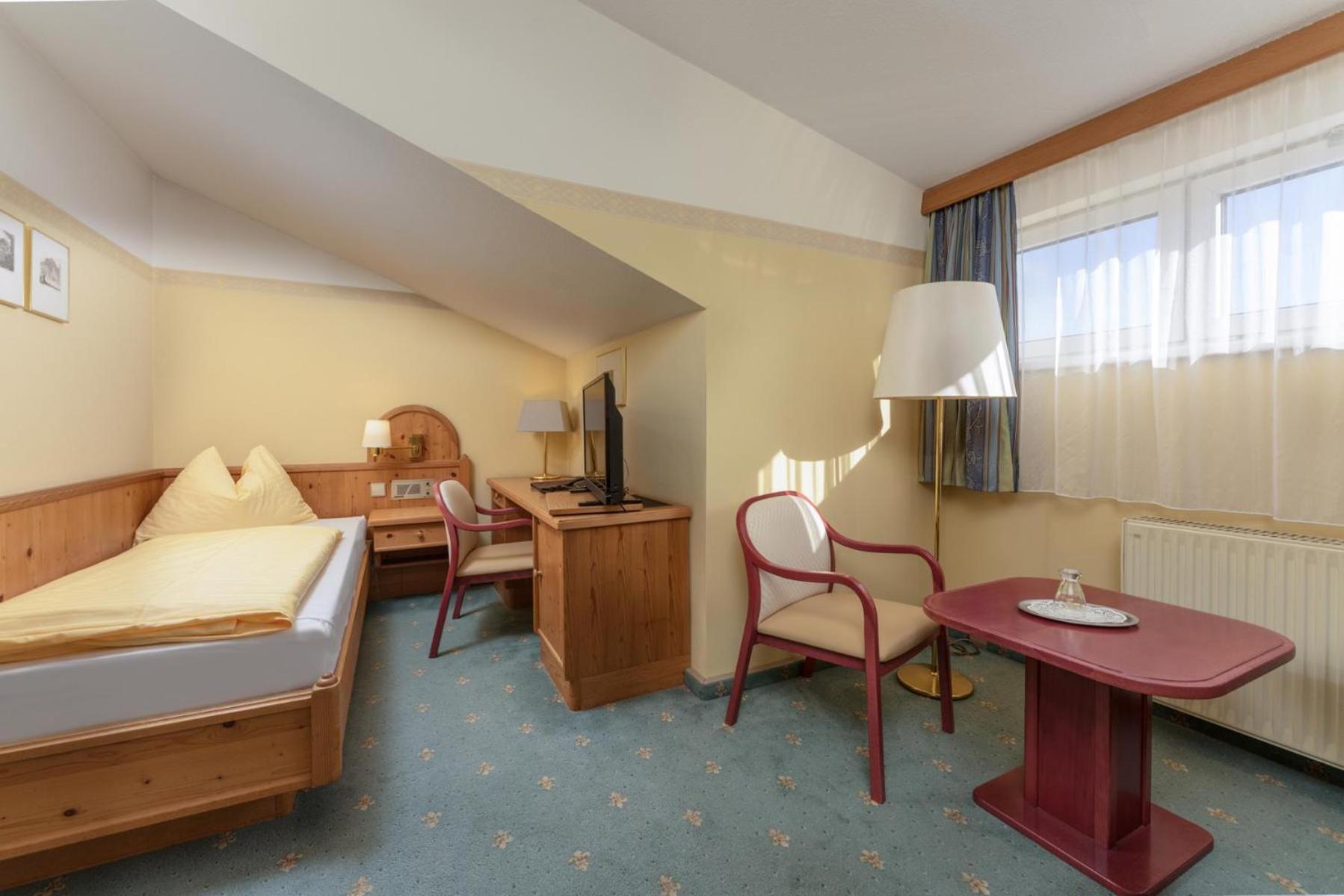 Hotel Restaurant Lebzelter Алтенмаркт им Понгау Екстериор снимка